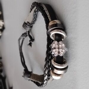 Fashion Jewelry Black and Silver Clover Bracelet